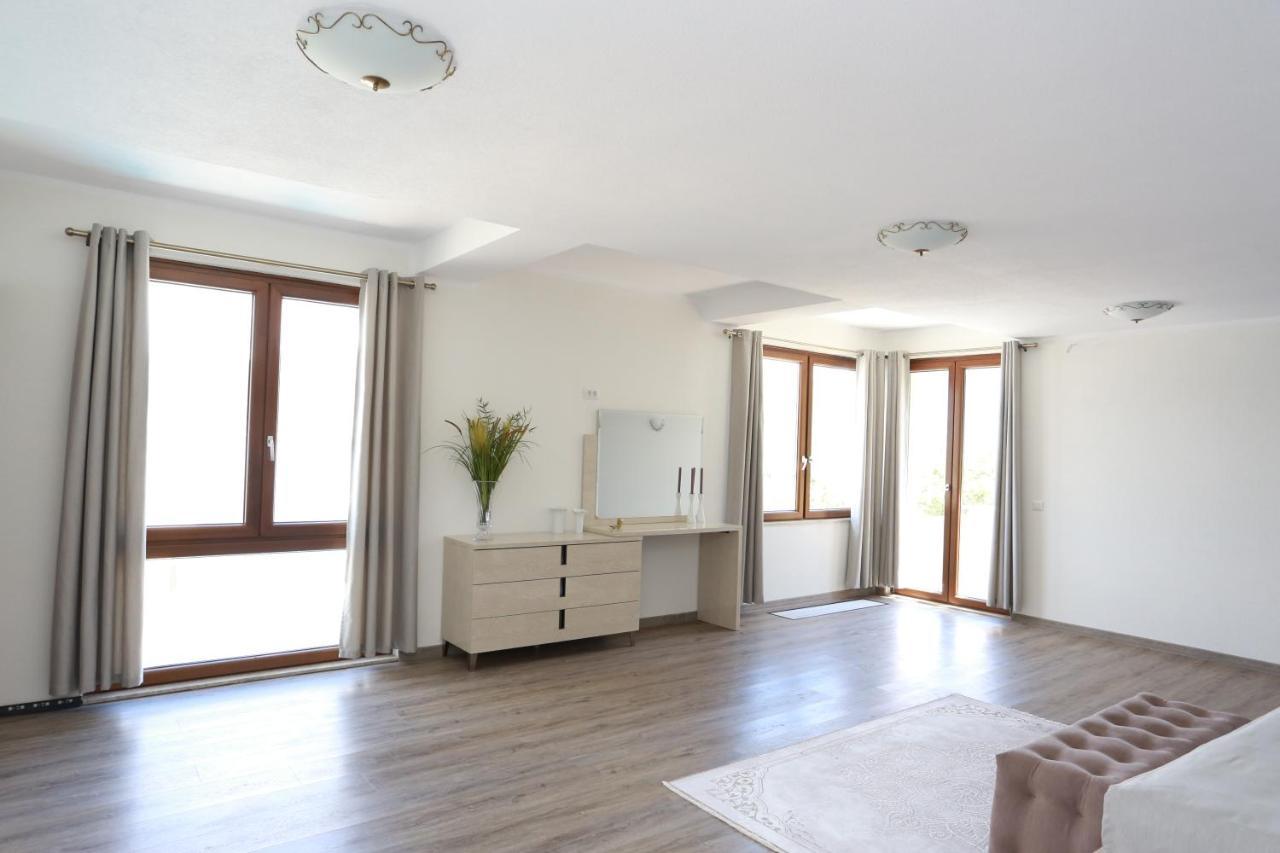 Villa Semiramis Тиват Екстериор снимка