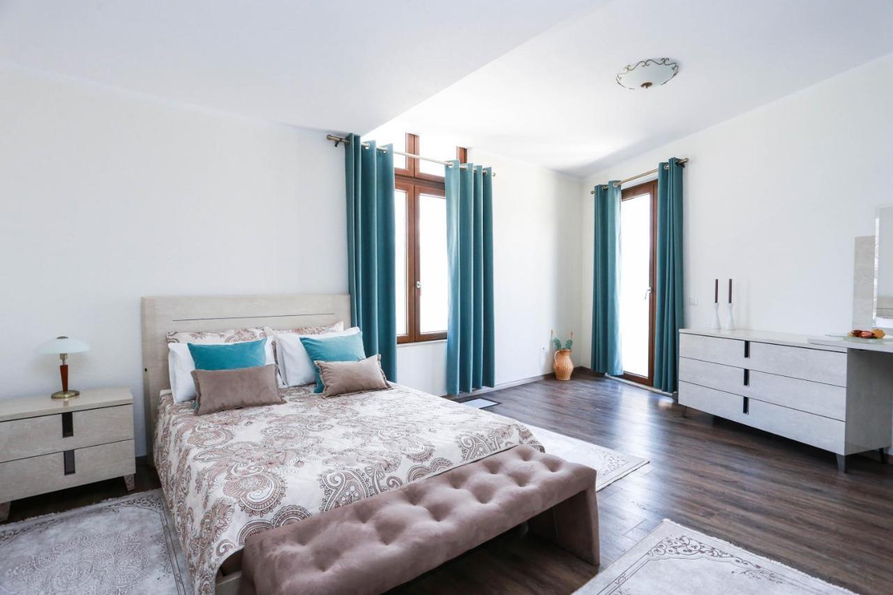 Villa Semiramis Тиват Екстериор снимка