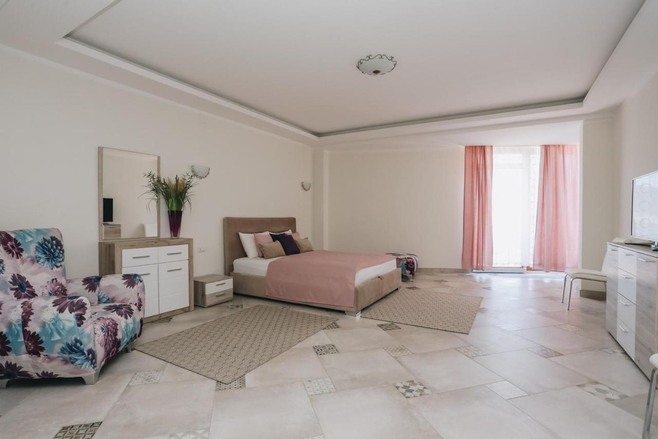 Villa Semiramis Тиват Екстериор снимка