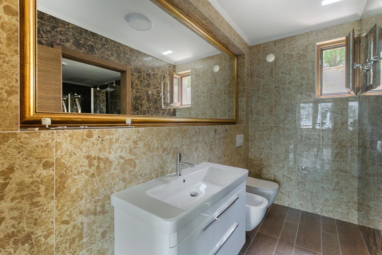 Villa Semiramis Тиват Екстериор снимка